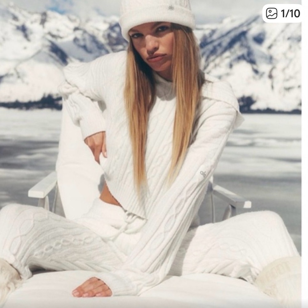 ALO Yoga Ivory Cable Knit Ensemble